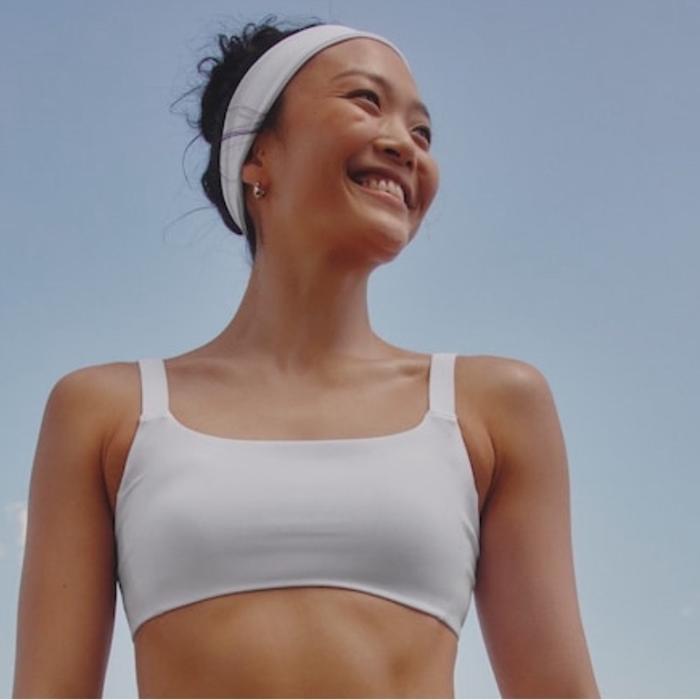 NWT Athleta Reform Adjustable white Bra Size Small Best for A-C Cups.
